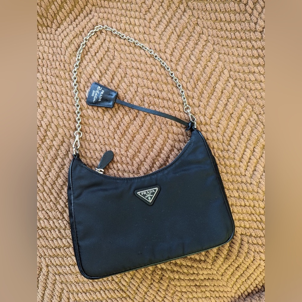 Prada Re-edition 2005 (Authentic)